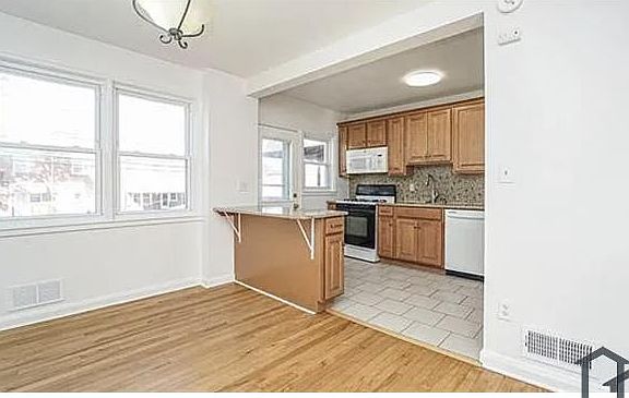 4th image of 8338 Edgedale Rd