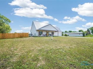 17910 Dunbridge Rd, Bowling Green, OH 43402