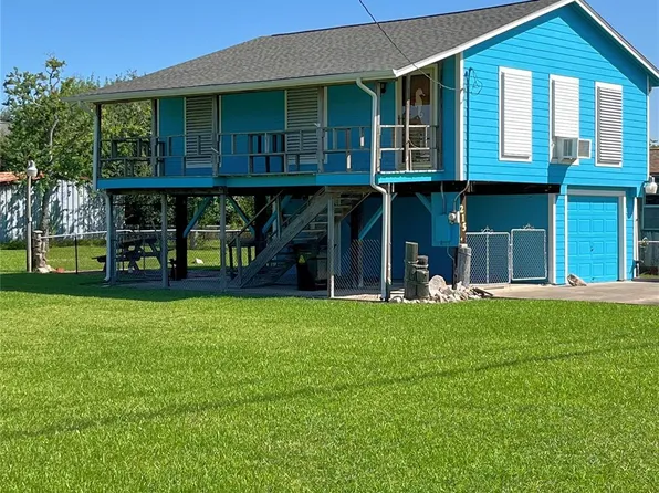 215 12th St, San Leon, TX 77539