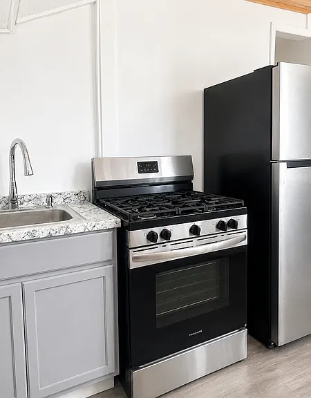 476 Hudson Ave #3 — Photo 1