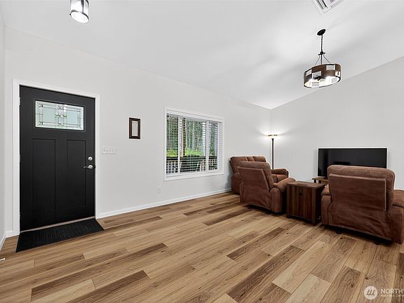 3rd image of 148 E Fox Run Lane