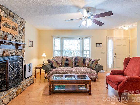 4th image of 3384 Farm Lake Dr SW
