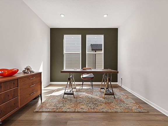 5th image of 128 Creststone Blvd