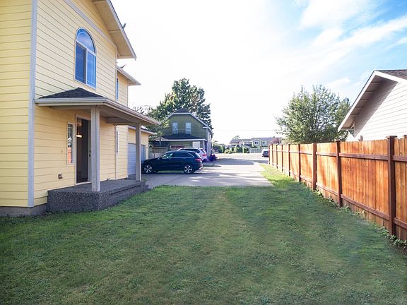 This pic is prior to the new paint job, but shows the front yard, 6' privacy fence and its set back off the road. Shared driveway with front (green) house.