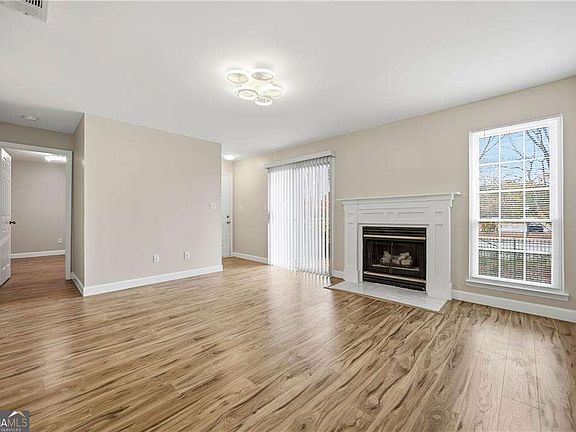 5th image of 120 Granville Ct
