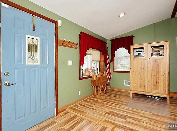 5th image of 137 E Johnson Ave
