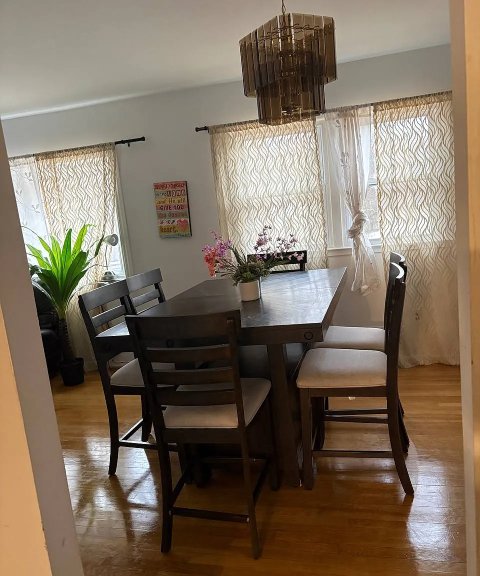 5 bed, 2450 sqft, $4,500 — Photo 4