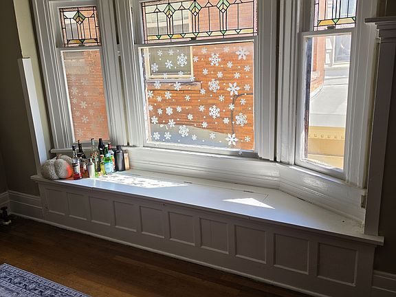 3rd image of 523 Richmond Ave Floor 2