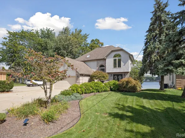 348 N Liberty St, Belleville, MI 48111