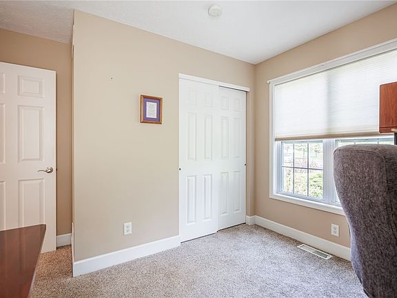 4th image of 83 Arborway Ln