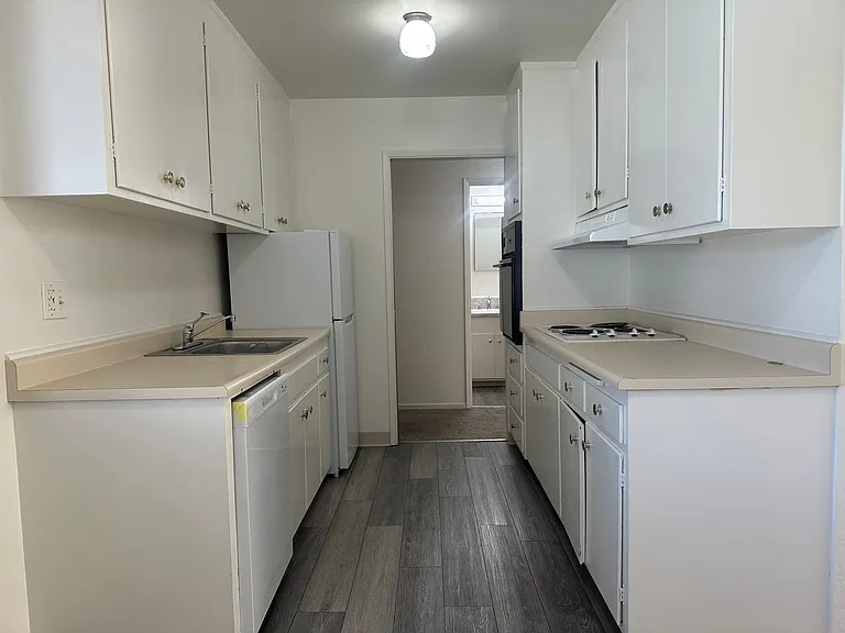 1372 Creekside — Photo 9