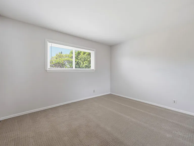 324 E Crystal Ave — Photo 11