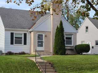 231 S Honey Creek Dr, Milwaukee, WI 53214