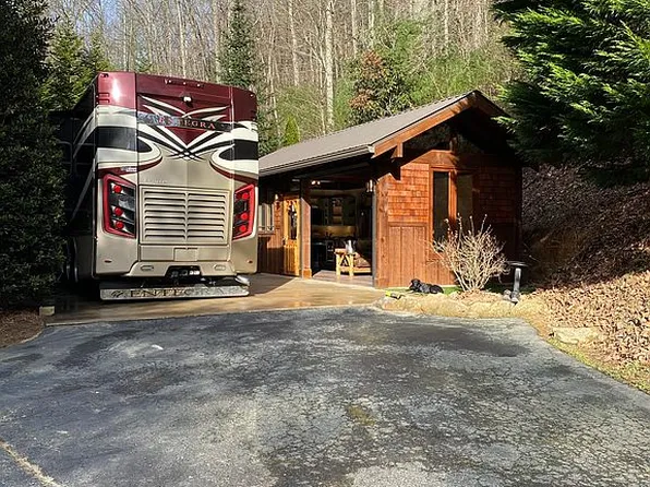12 Creekside Cv S, Scaly Mountain, NC 28775