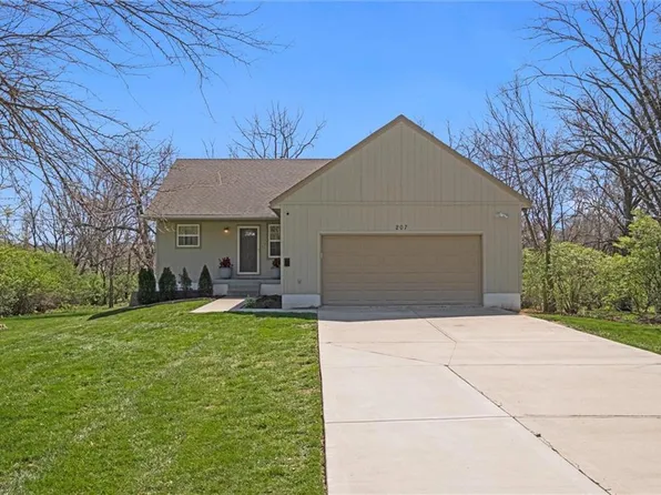 207 E 97th St, Kansas City, MO 64114