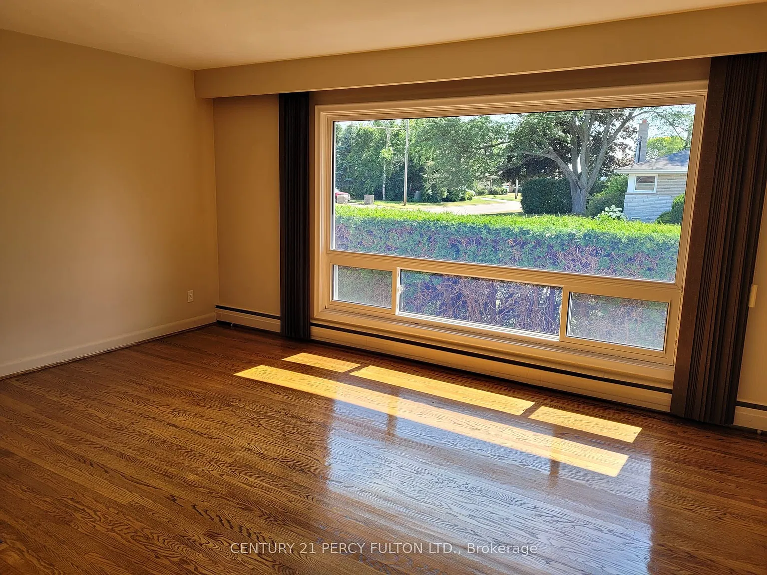 3 bed, $2,400 — Photo 2