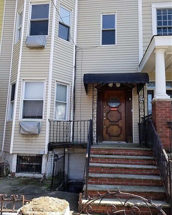 1st image of 704 Greenwood Ave