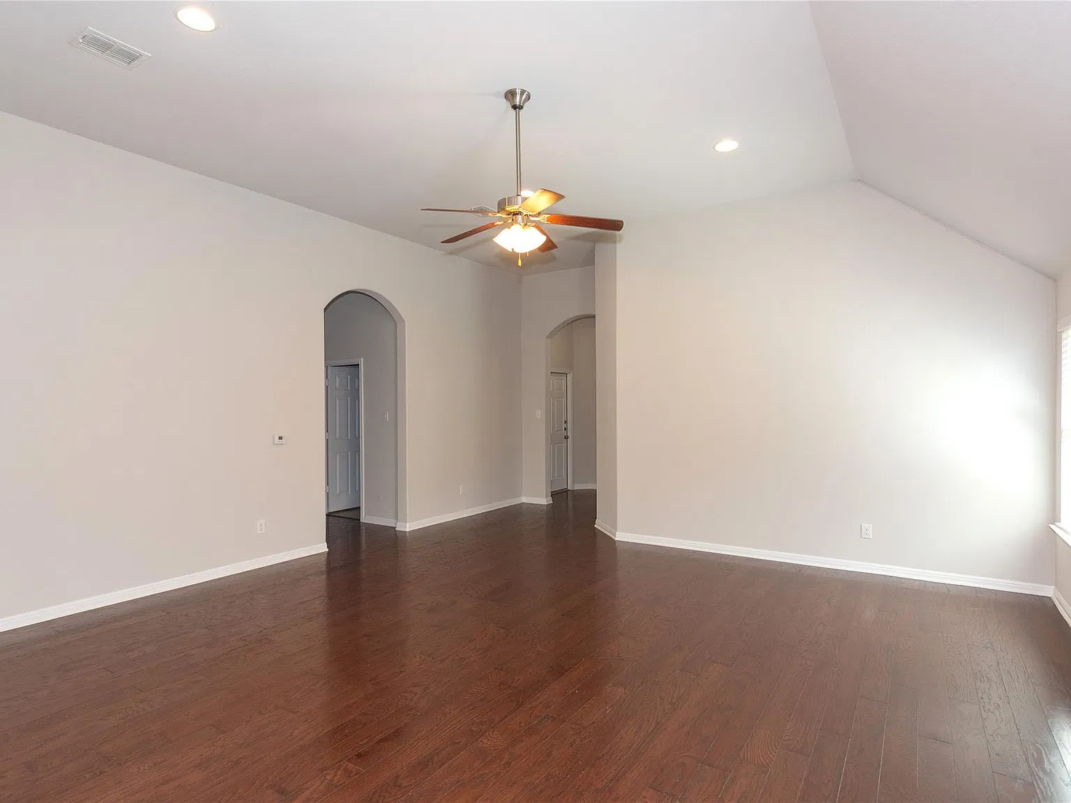 5 bed, 3.0 bath, 2231 sqft, $2,700 — Photo 4