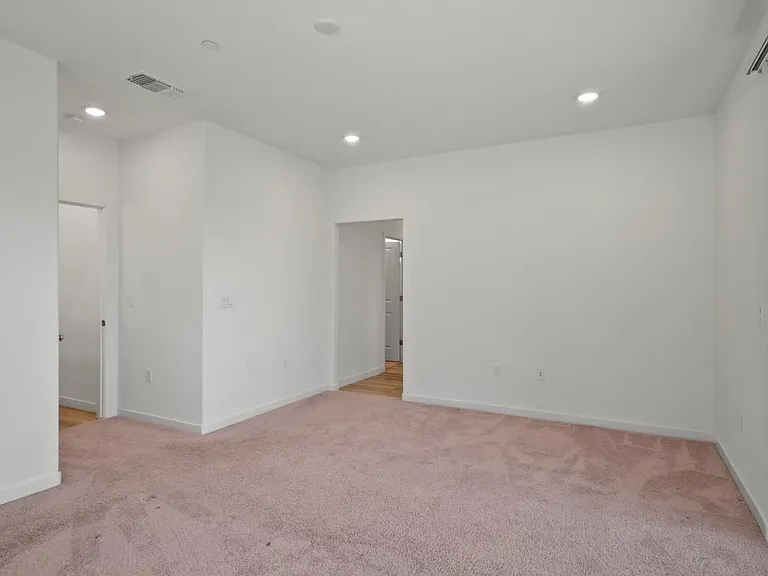 1586 Waterside Ln — Photo 33
