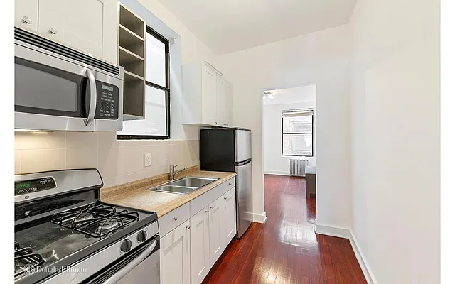 Rented by Douglas Elliman | media 8