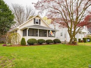 20 Woodward Ave, Bloomingdale, NJ 07403