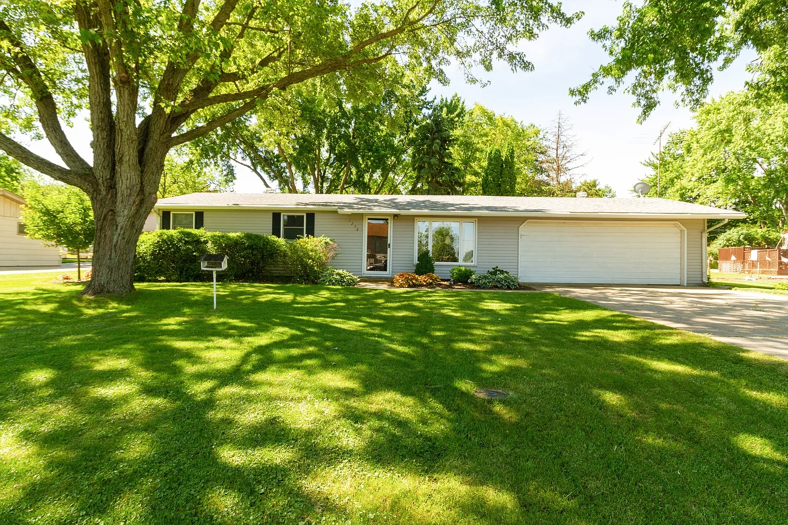 1276 W Park Hill Dr photo 1