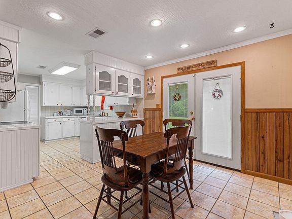 5th image of 25 Donovan Rd