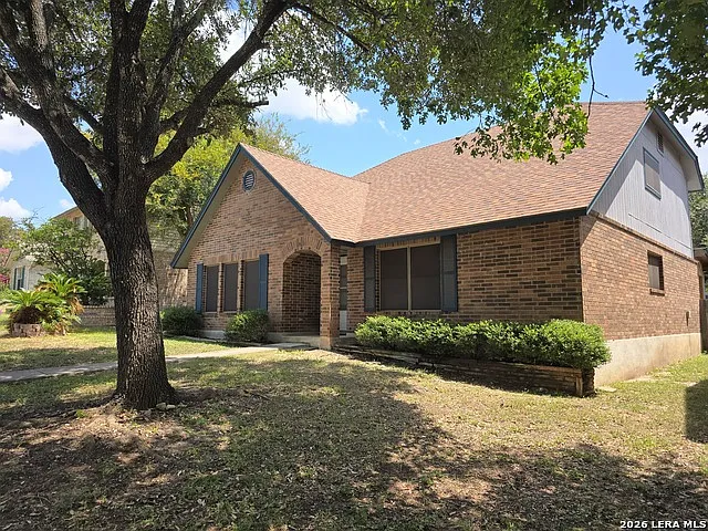 3 bed, 2.5 bath, 2290 sqft, $2,100 — Photo 2