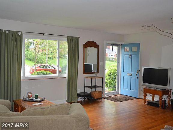 3rd image of 2908 Linden Ln