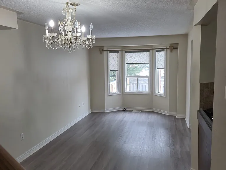 124 Lindenshire Ave #UPPER — Photo 6