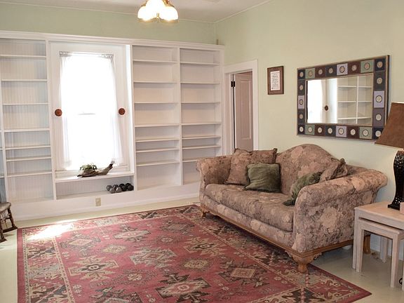 4th image of 872 Idaho St