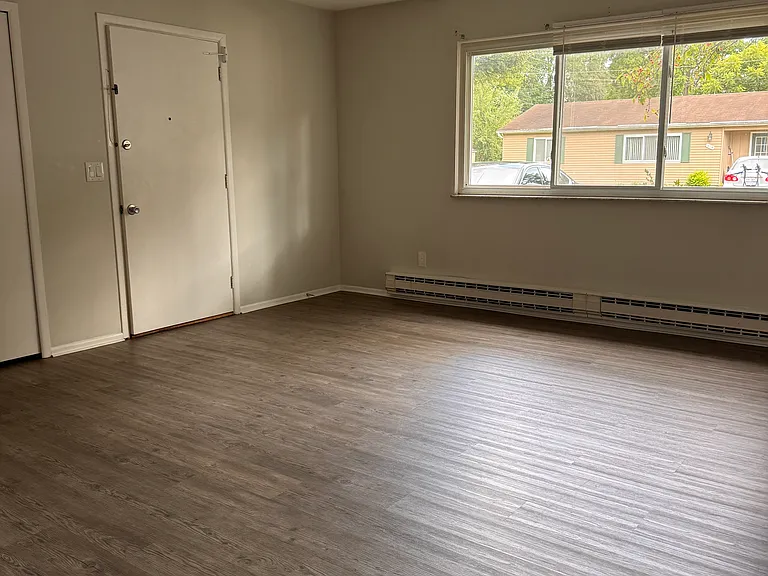 501 Fowler St — Photo 13