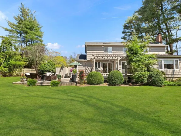 1 Harvard Drive, Woodbury, NY 11797