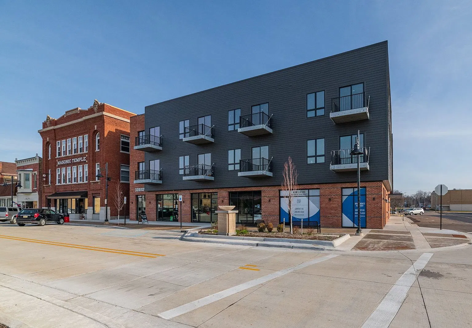335 Center St — Photo 1