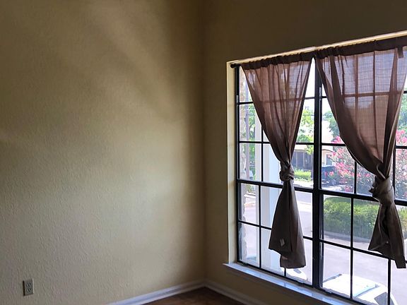 4th image of 1610 Waterston Ave