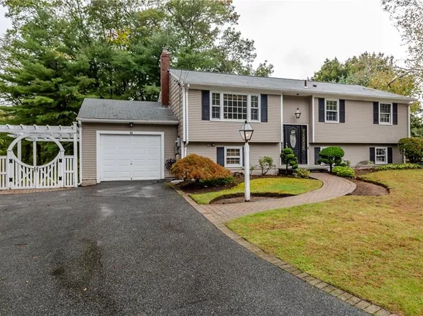 11 Cahir Ct, Warwick, RI 02889