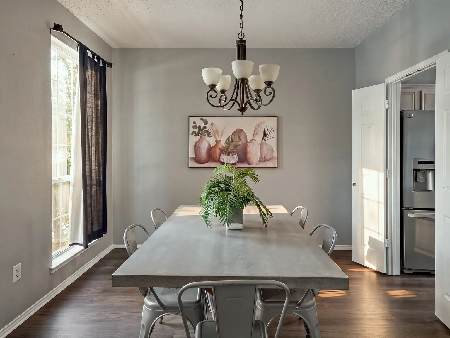 4 bed, 2.5 bath, 2479 sqft, $3,400 — Photo 3