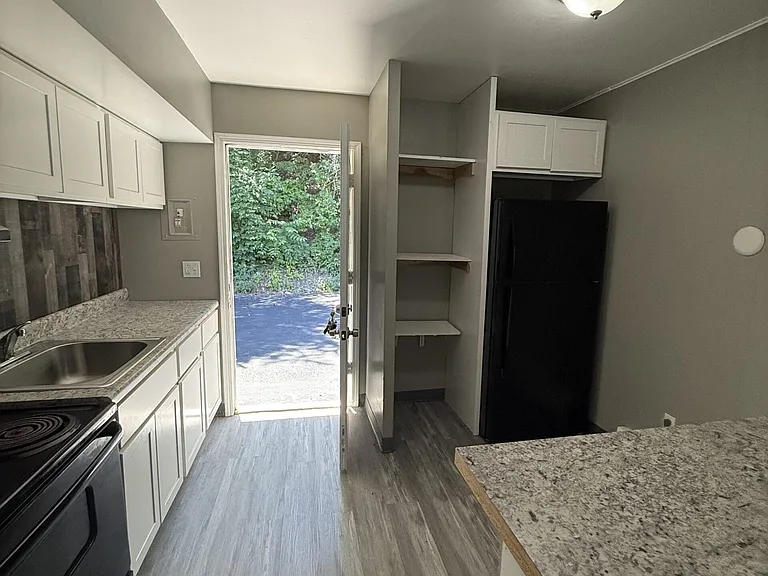401 Smith St #A2 — Photo 4