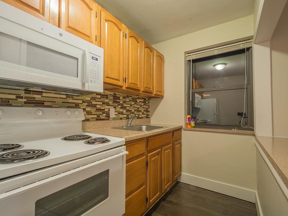 1st image of 420 Walnut Ave #2E