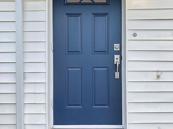 5th image of 553 Martha Dr