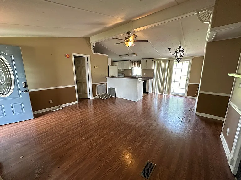955 Beaver Dr — Photo 3