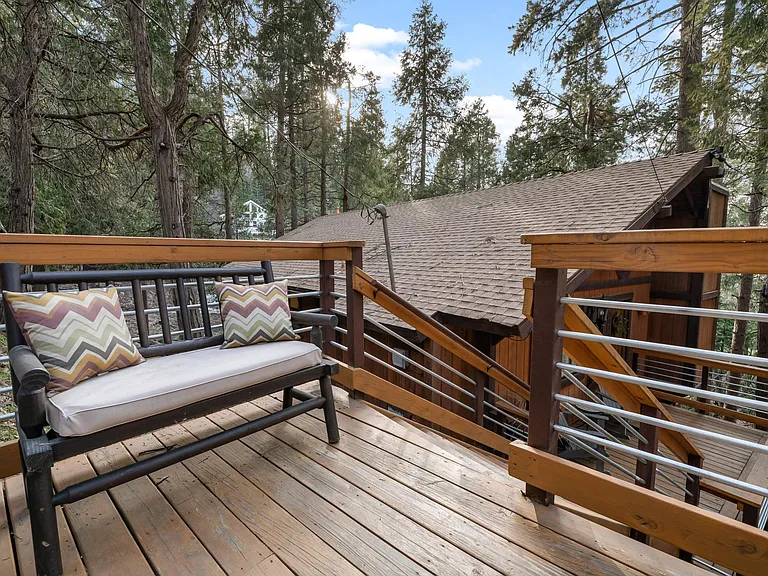 24166 Cresta Dr — Photo 32