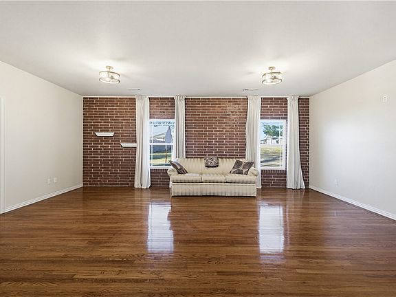 5th image of 1349 Harmon Rd