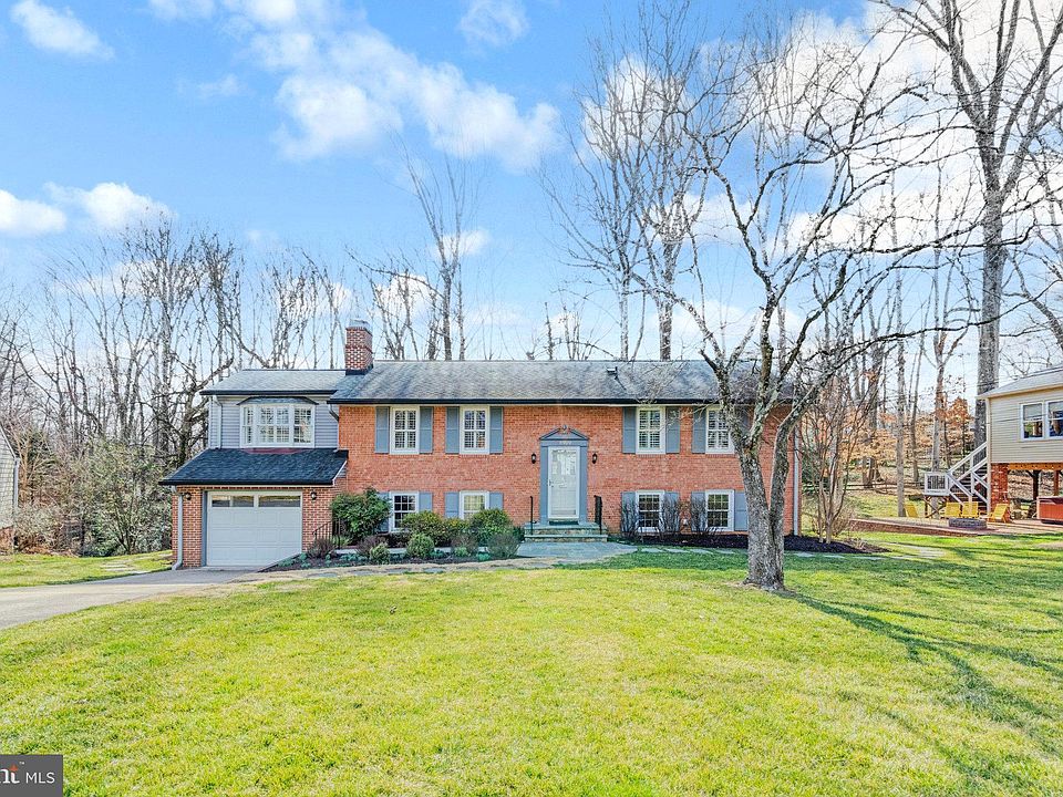 1st image of 8909 Moreland Ln