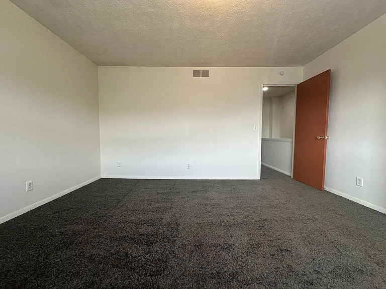 101 E Lincoln St — Photo 25