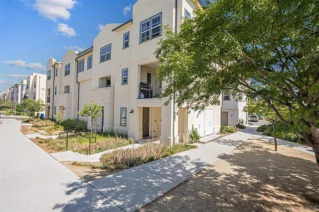 2 bed, 2.5 bath, 1351 sqft, $3,300 — Photo 2