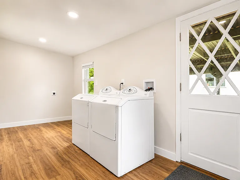 401 Louviers Ave — Photo 12