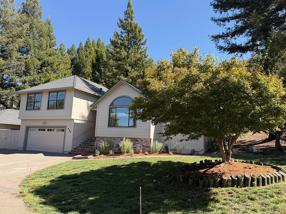 909 Valley View Dr