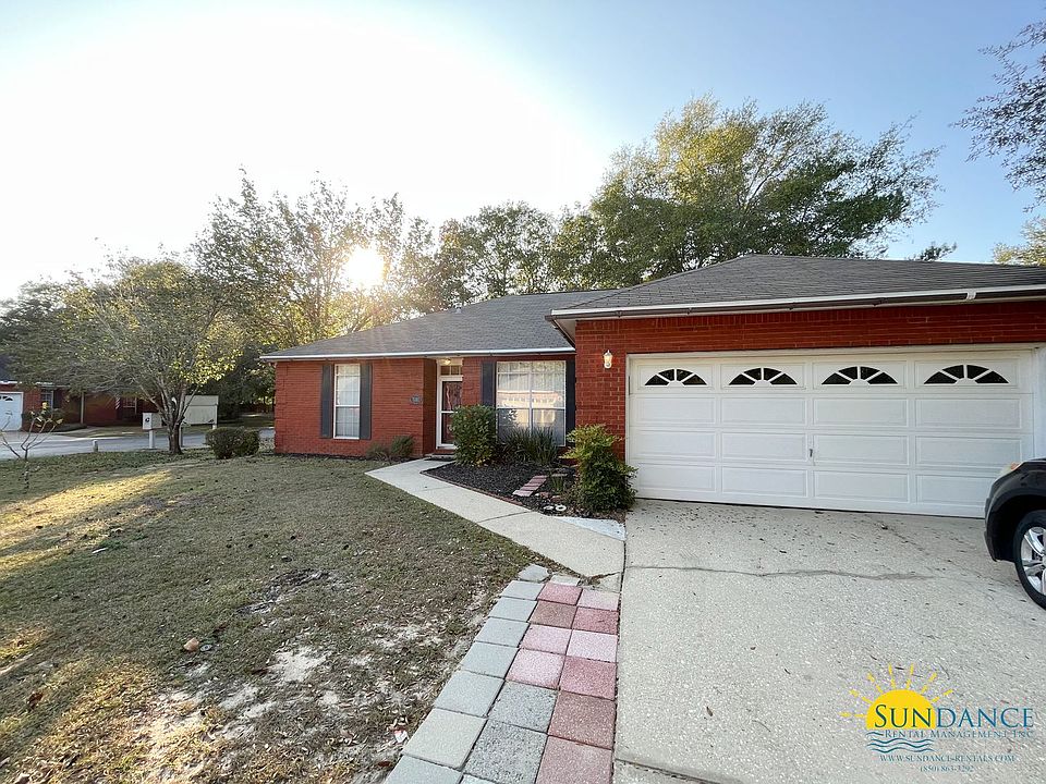 1st image of 1590 Parkwood Ct