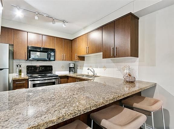 4th image of 3260 Saint Johns St #406